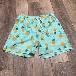 🏝️ men’s Resort swim trunks with inner shorts new condition.